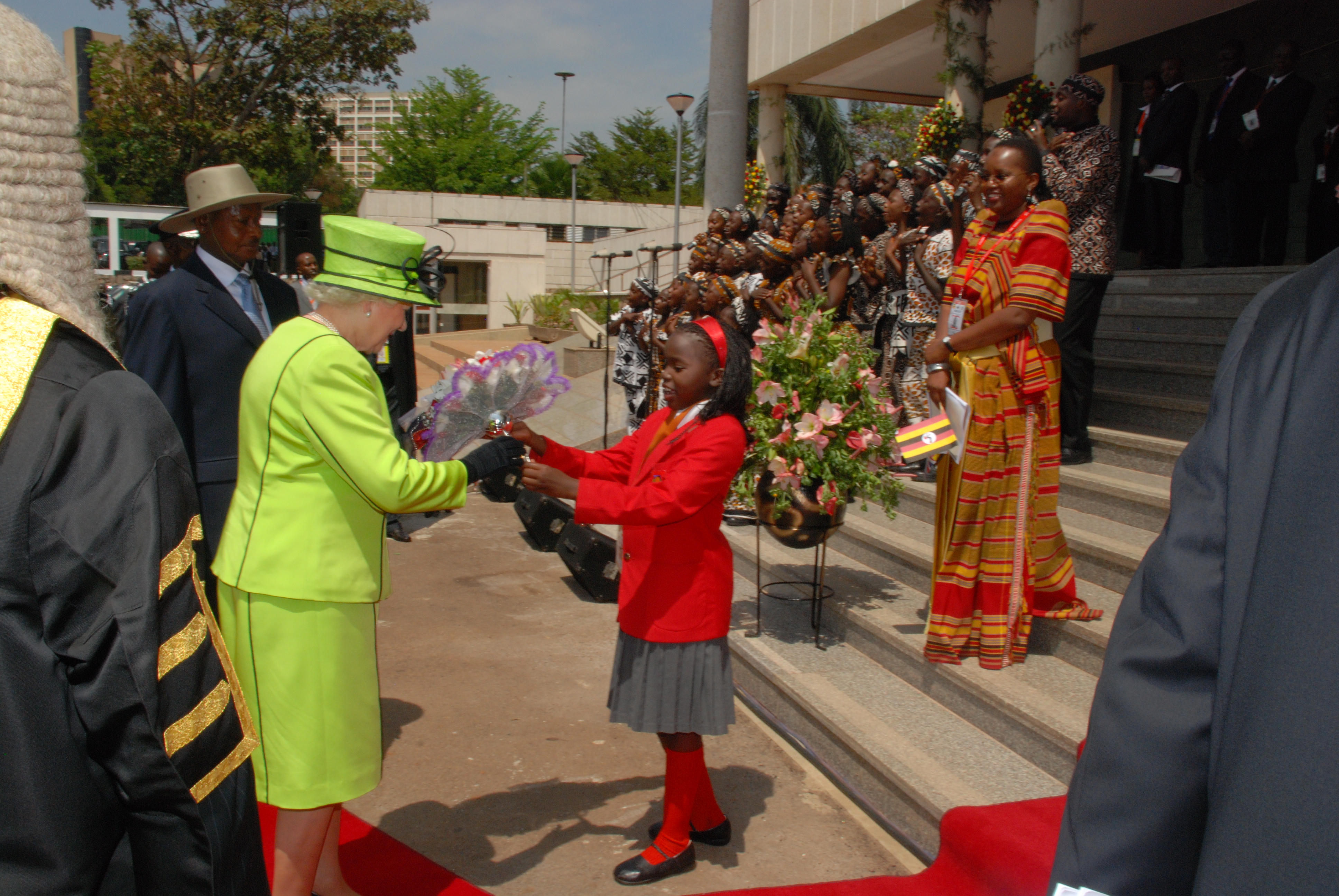 HM The Queen accompanied by Ugandan President, H.E. Yoweri Museveni