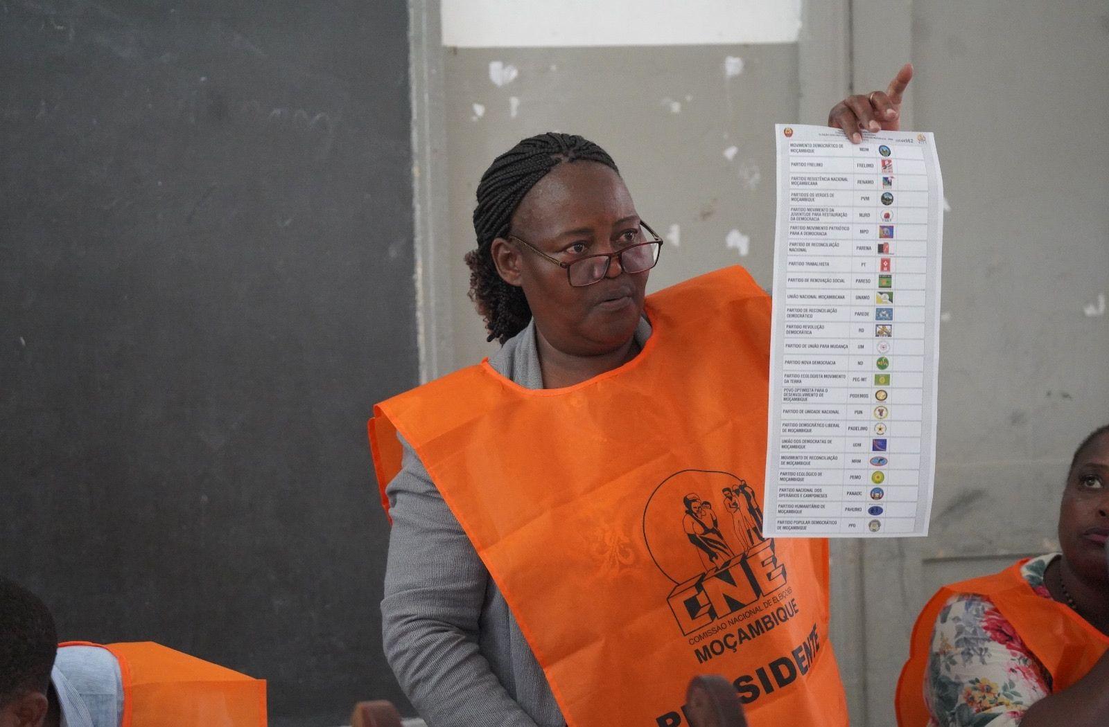 Mozambique election worker