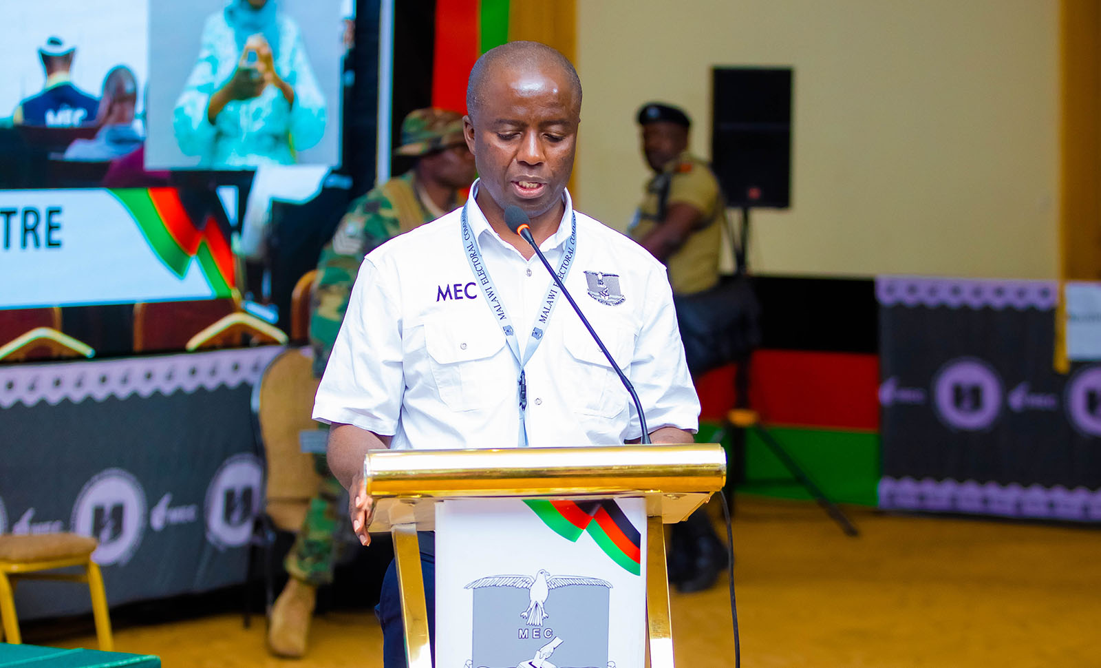 Sangwani Mwafulirwa speaking at Malawi election training