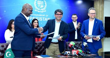 group shot of 6 people